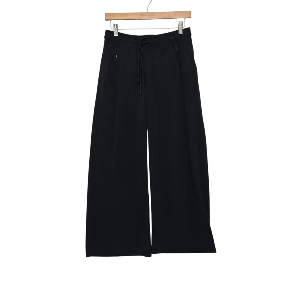 Athleta Avenue Wide Leg Crop Pant Black 657598-00 Womens 4 Smocked Waist Sporty